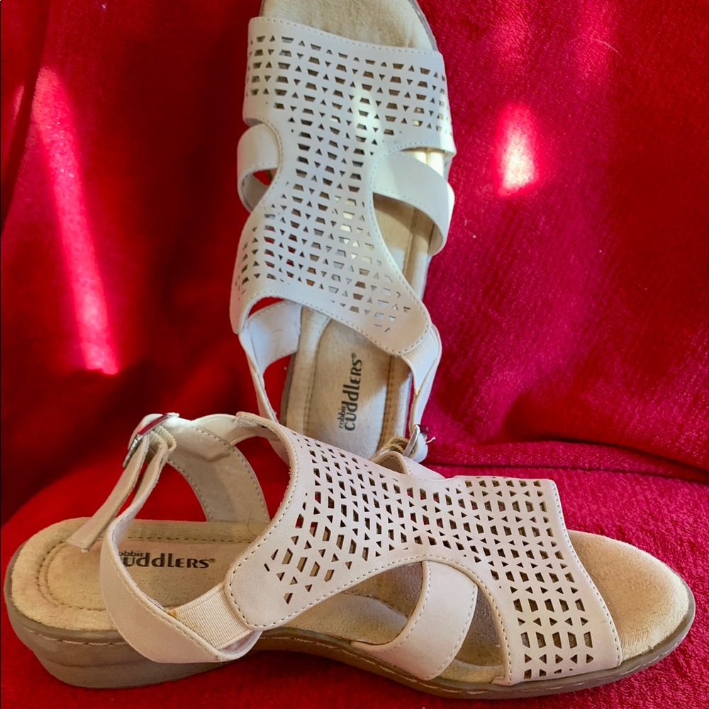 Cobbie Cuddlers sandals tan sz 7 Very Good used condition.